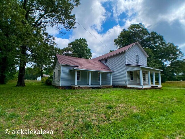 Building Photo - Julian 4 Bedroom, 2 Bathrooms Incredible F...