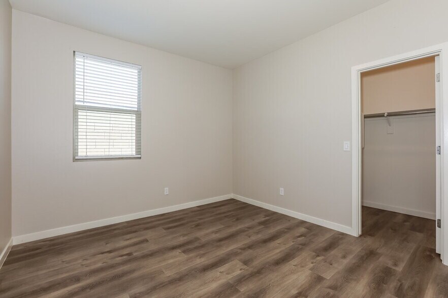 Building Photo - 654 Glen Canyon Dr