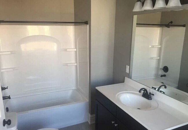 Building Photo - 2025 Venable St