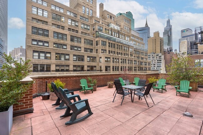 Building Photo - 321 E 45th St