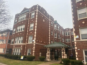 Building Photo - 2109 Grove Ave