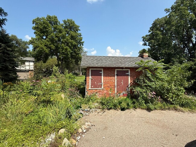 Building Photo - 45800 W Ann Arbor Trail