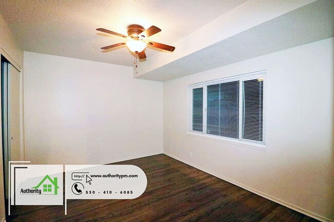 Building Photo - 1635 Mesa St