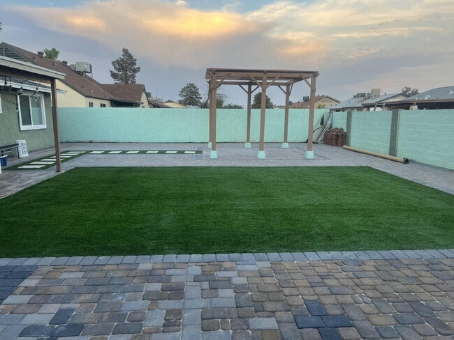 Building Photo - Desert Valley Estates Charm