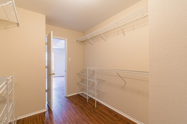 Building Photo - 137 Weeping Way
