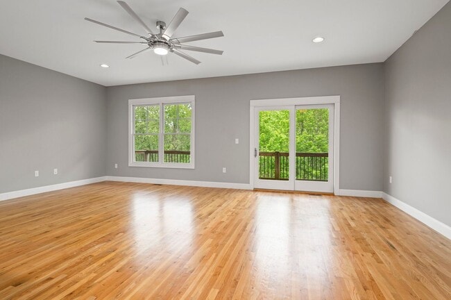 Building Photo - Beautiful & Modern 3-Bedroom Townhome near...