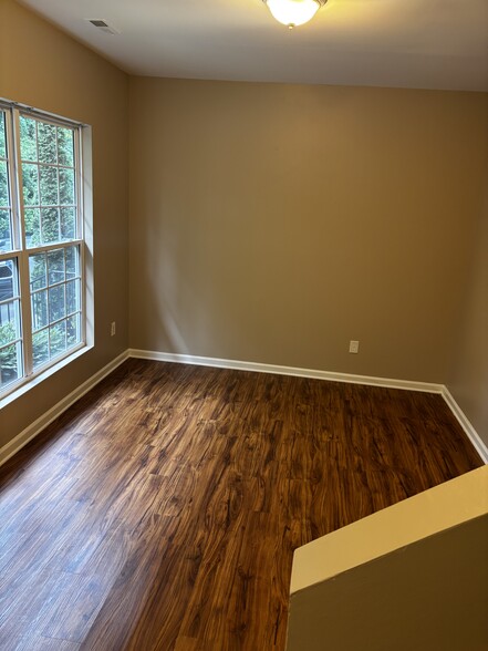 Building Photo - 8533 Kangaroo Ct