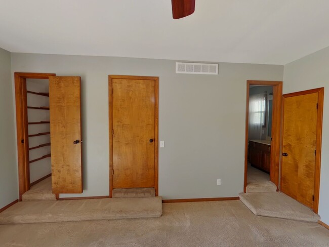 Building Photo - 108 Aaron Dr