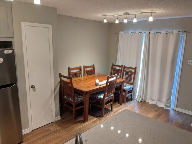 Building Photo - 2502 Charla Cir