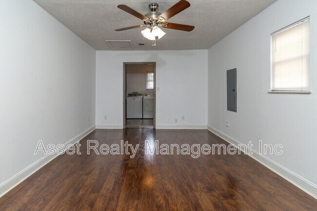 Building Photo - 2821 Vicksburg Ln