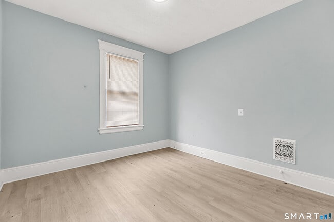 Building Photo - 105 Carleton Ave