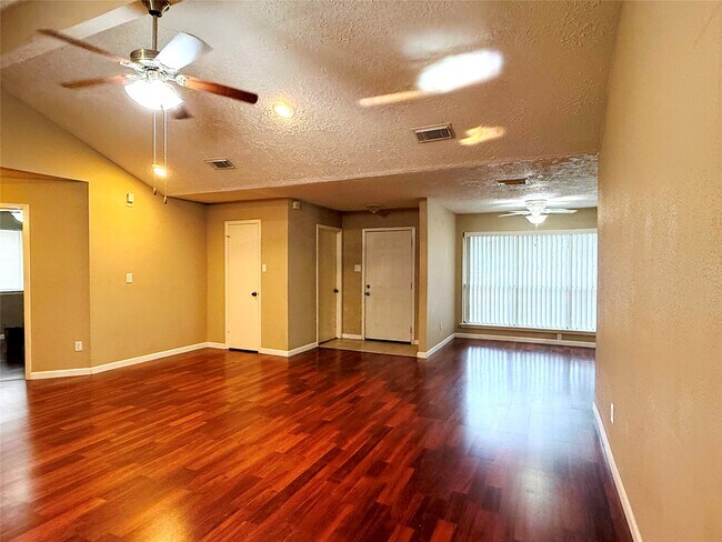 Building Photo - 4923 Kentwalk Dr