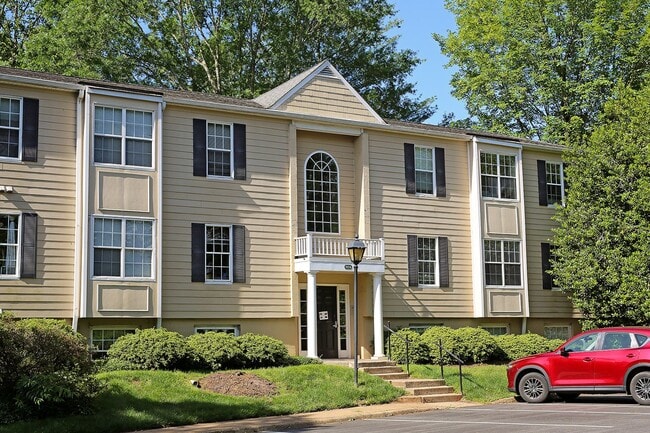 Building Photo - Pet-Friendly Villas at Southern Ridge Apar...