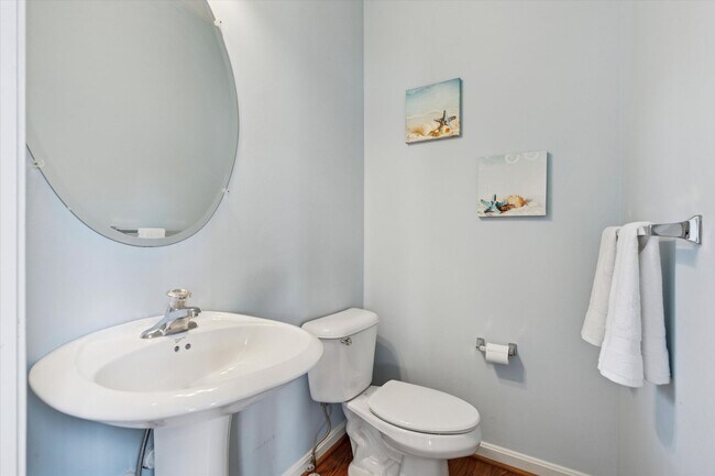Building Photo - 3B/2.5B End Unit Townhome in Penns Manor A...