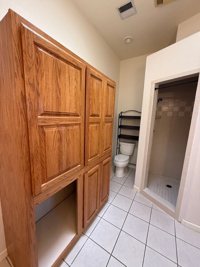 Building Photo - 2 Bedroom / 2 Bath Home with Office Space