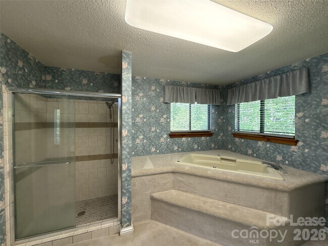 Building Photo - 13930 Idlewild Rd