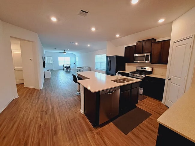 Building Photo - COMING SOON! Beautiful 4BR 3BA w/ Fenced Backyard • Private Yard• Attached Garage in Siena