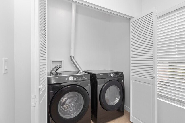 Building Photo - Fire pit!