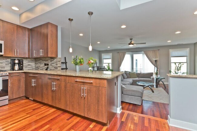 Building Photo - 2 bedroom in Chicago IL 60622