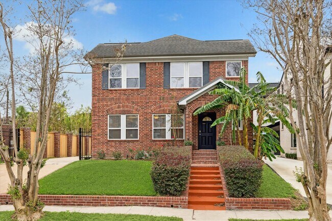 Building Photo - 1909 W Lamar St