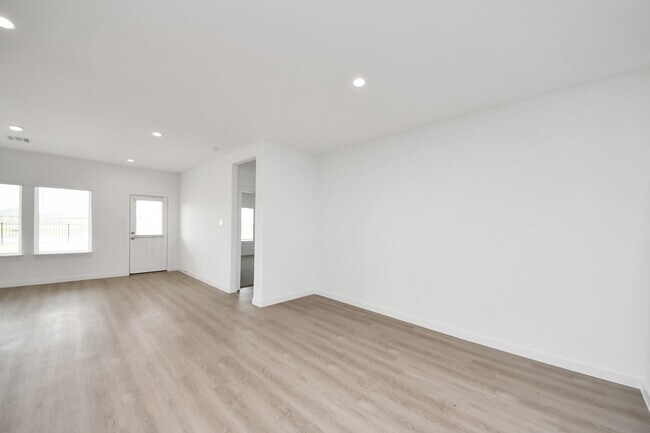Building Photo - 8550 Tropical Breeze Wy