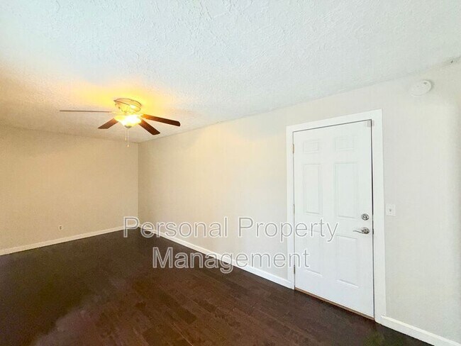 Building Photo - 3217 NE 129th Ave