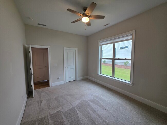Building Photo - 82120 Standing Oak Dr