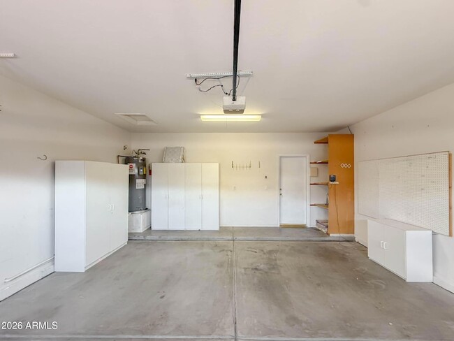 Building Photo - 203 W Cedar Dr