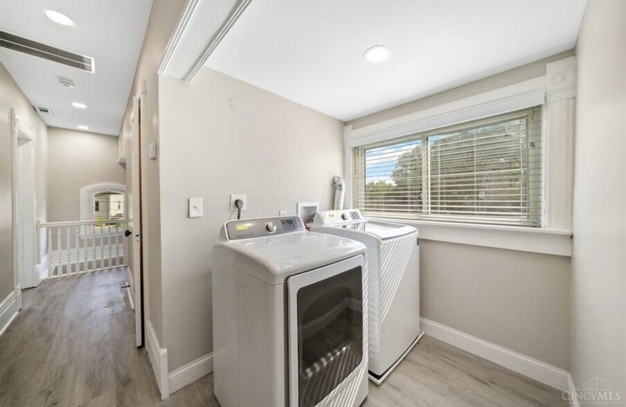 Building Photo - 5261 Waltella Pl