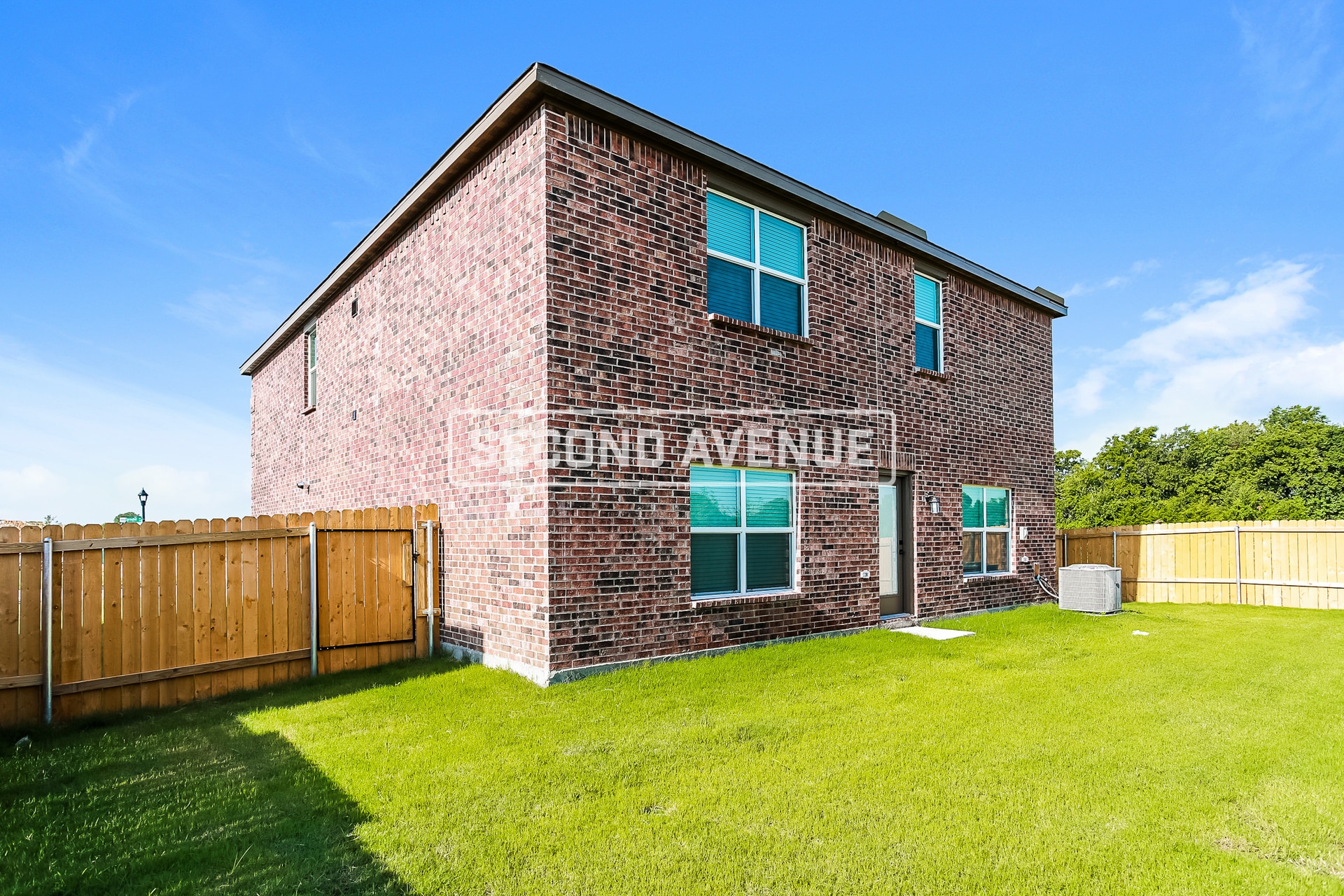Building Photo - 720 Springhill Dr