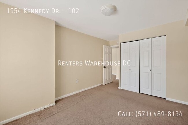 Building Photo - 1954 Kennedy Dr