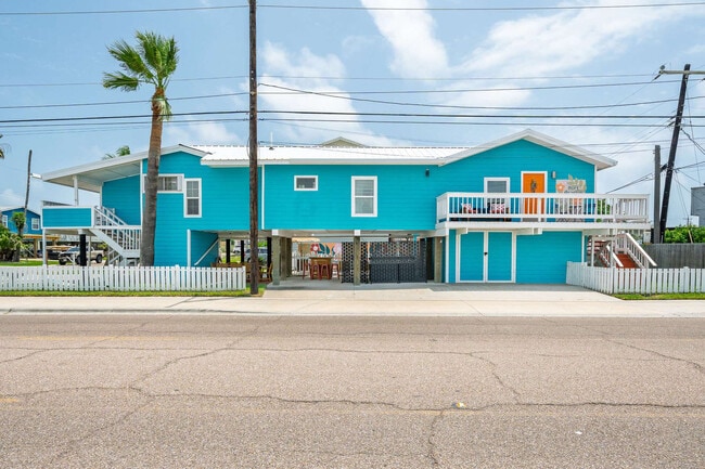 Building Photo - 602 N Palimino Dr