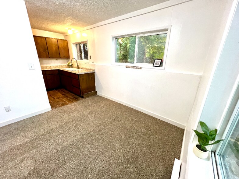 Building Photo - 1005 Bloyd St