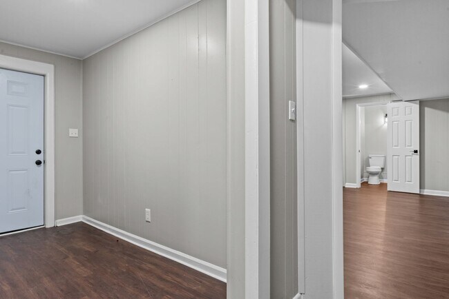 Building Photo - Charming Weatherly Woods Home with In-Law ...