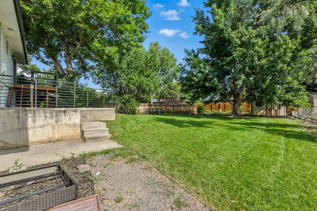 Building Photo - 10863 W 67th Pl