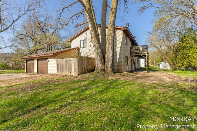 Building Photo - 143 Gaines St SE