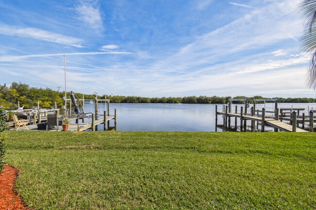 Building Photo - 2590 Sykes Creek Dr