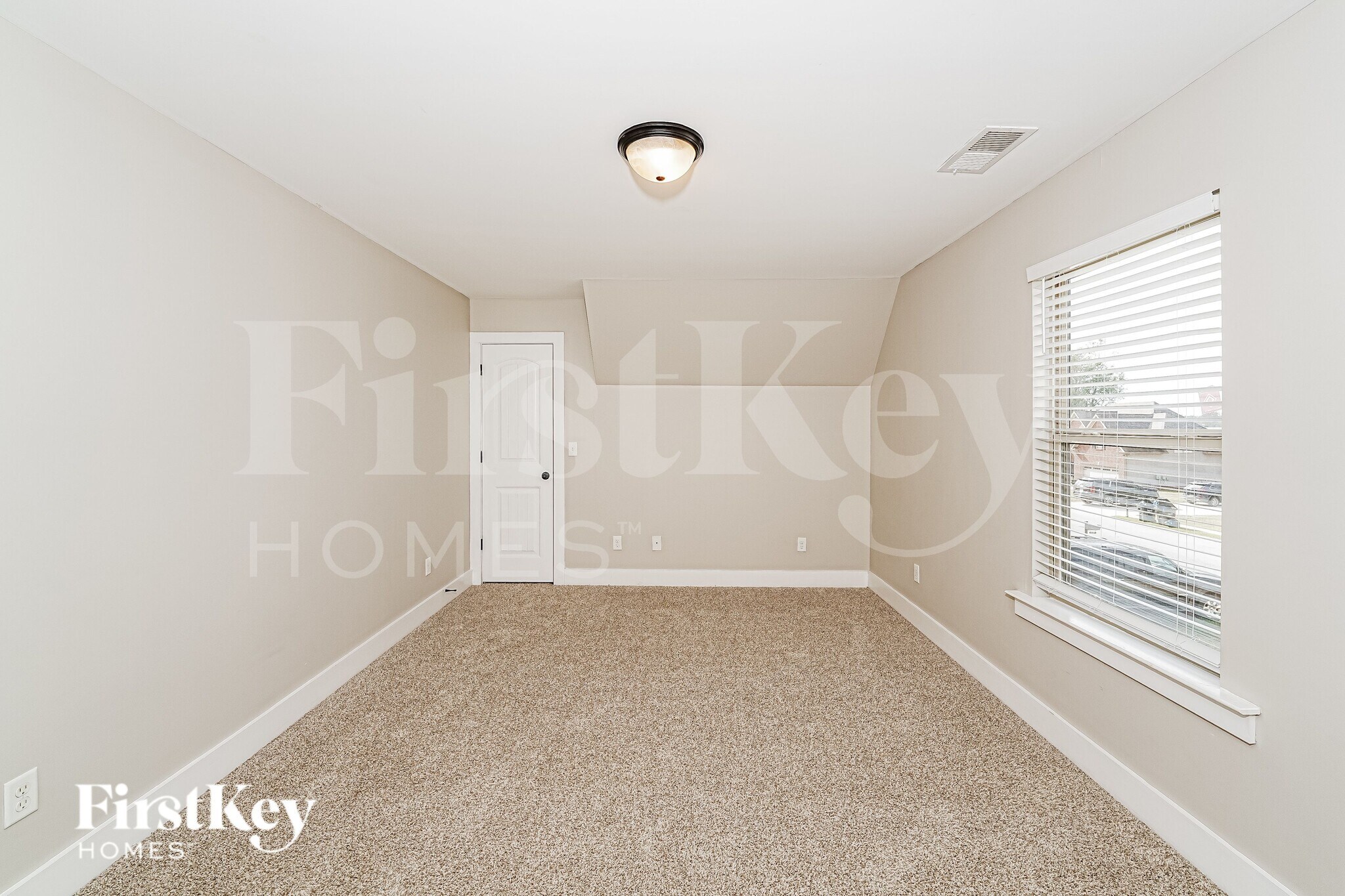 Building Photo - 6366 Cove Ln