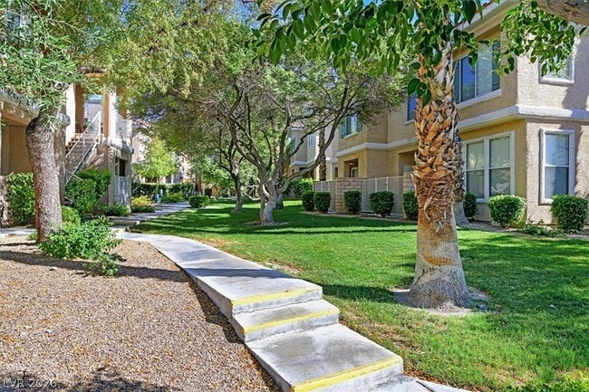 Building Photo - 251 S Green Valley Pkwy