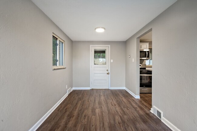 Building Photo - 448 Jacobson Dr