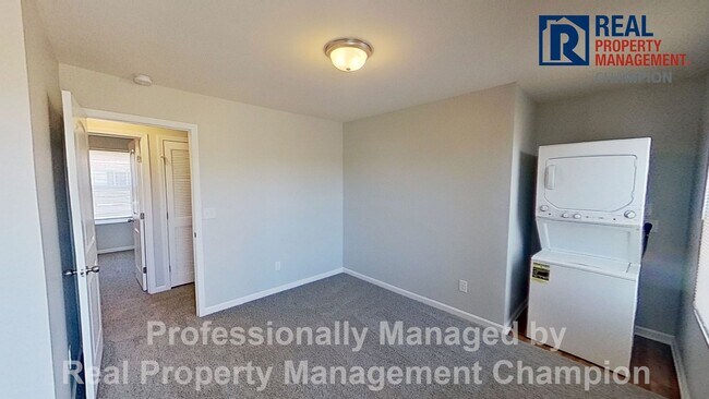 Building Photo - Adorable 3 BD 1.5 BA Home on Corner Lot with Fenced Back Yard