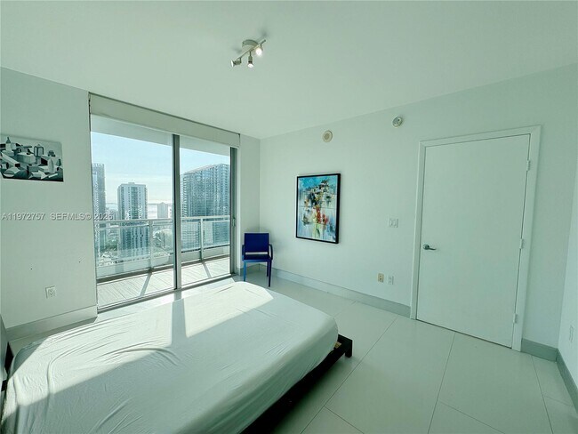 Building Photo - 92 SW 3rd St