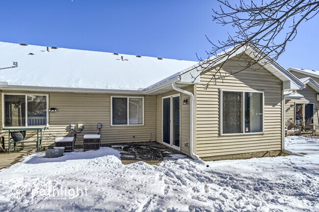 Building Photo - 12375 Walnut Dr