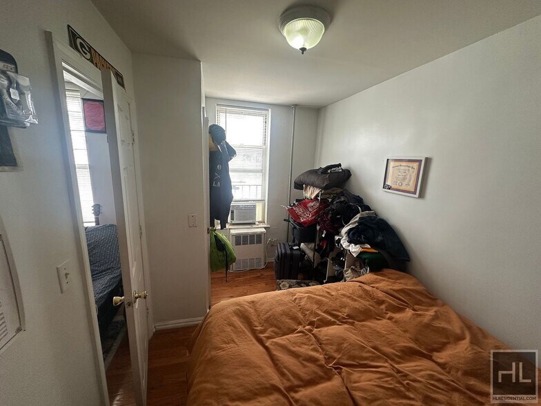 Building Photo - 35 STREET