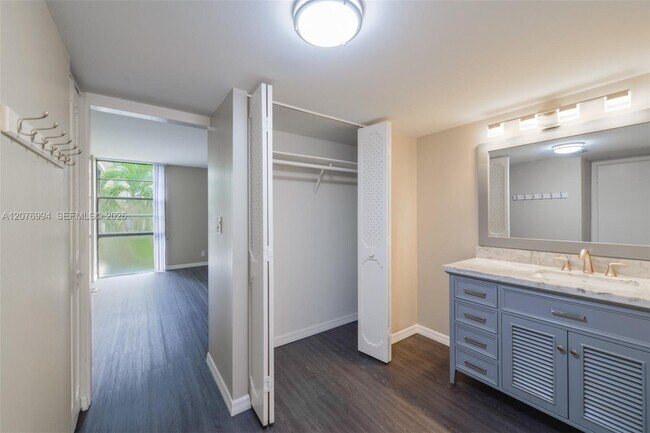 Building Photo - 20500 W Country Club Dr