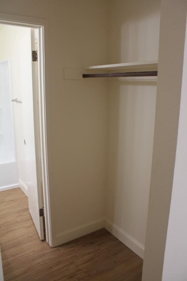 Building Photo - 109 Piccadilly Pl