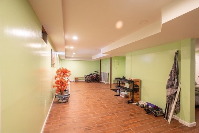 Building Photo - 30 Briarcliff Dr