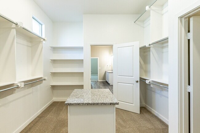 Building Photo - Beautiful 4 bed 3 bath home