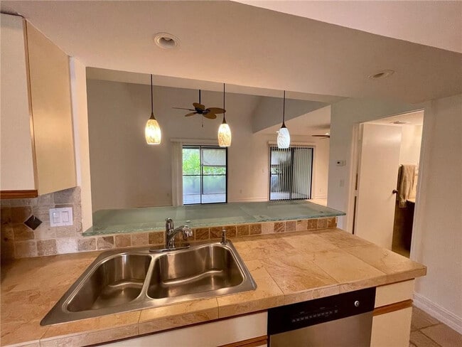 Building Photo - 10253 Riverbend Terrace