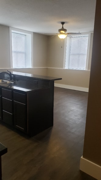 Building Photo - 2212 E 12th St